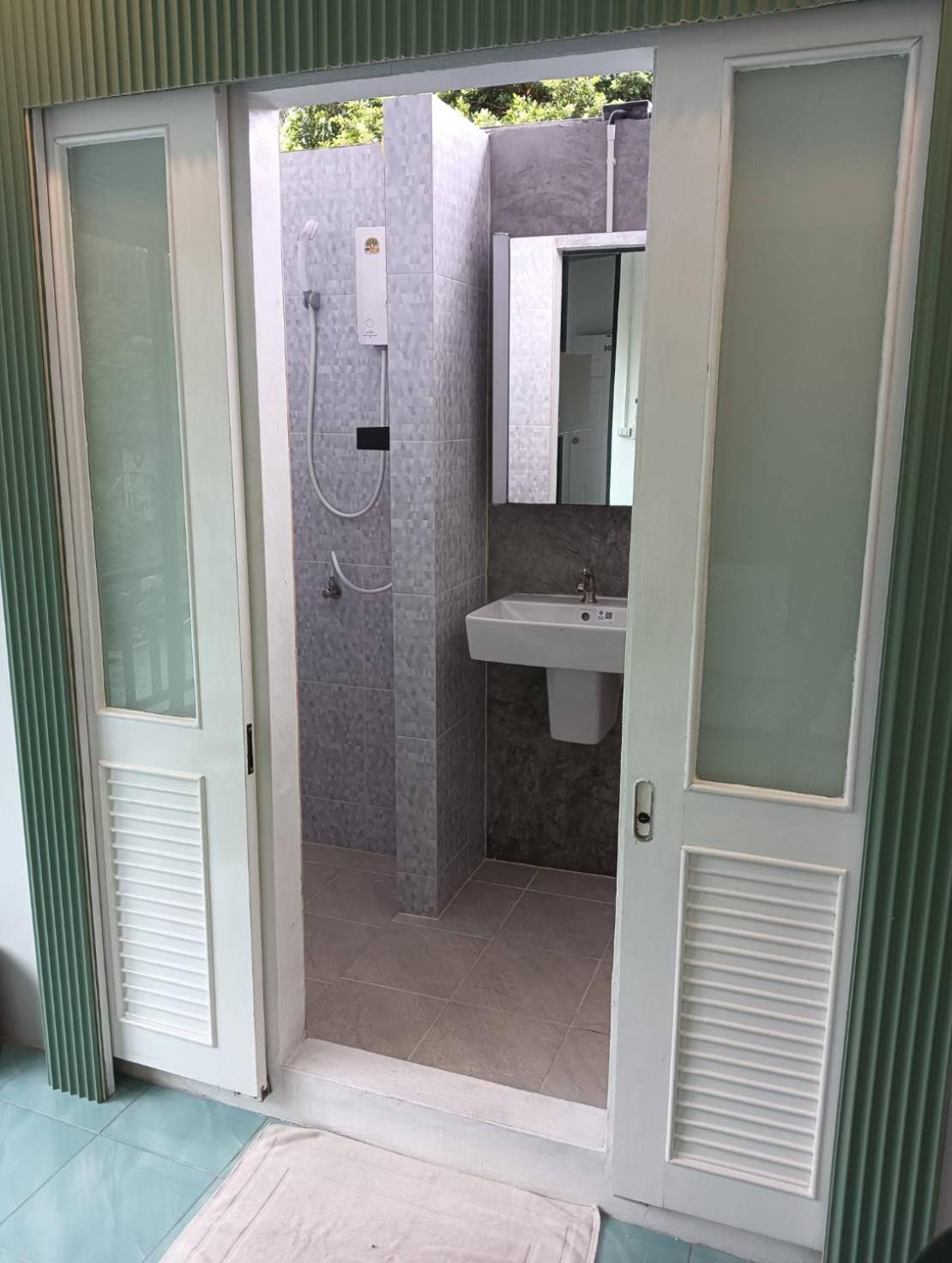 White Jail At Koh Tao Hostel Екстер'єр фото