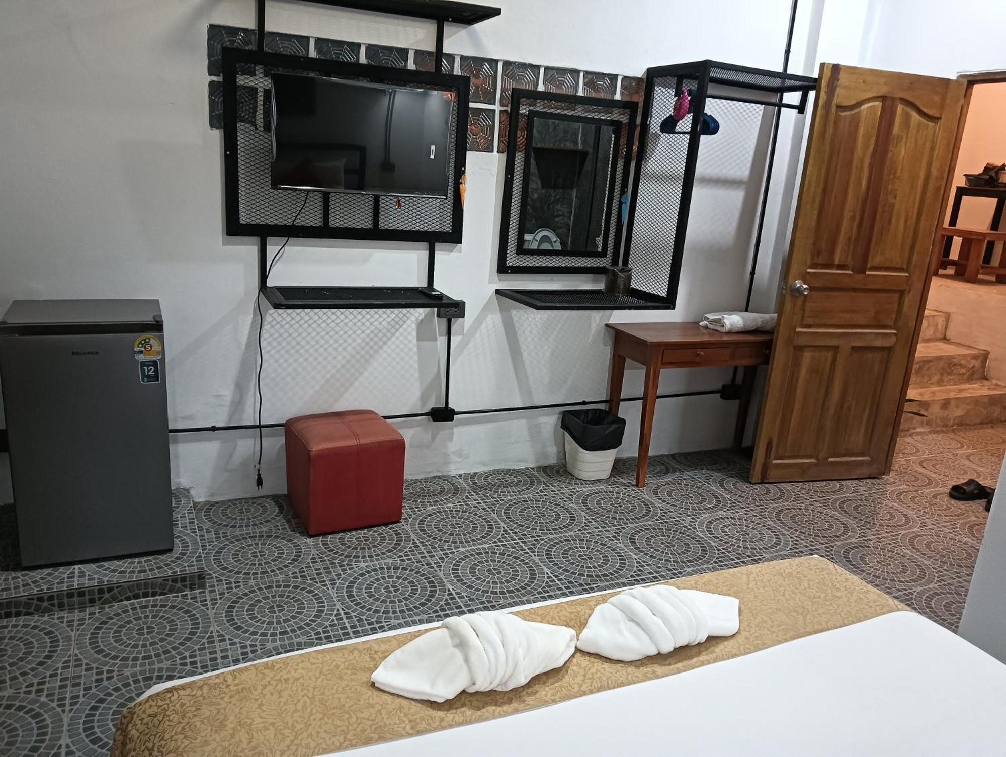 White Jail At Koh Tao Hostel Екстер'єр фото