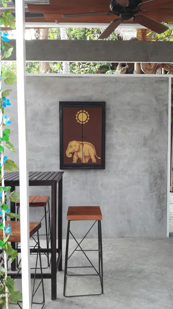 White Jail At Koh Tao Hostel Екстер'єр фото